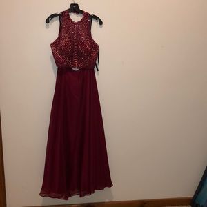 Maroon prom dress!